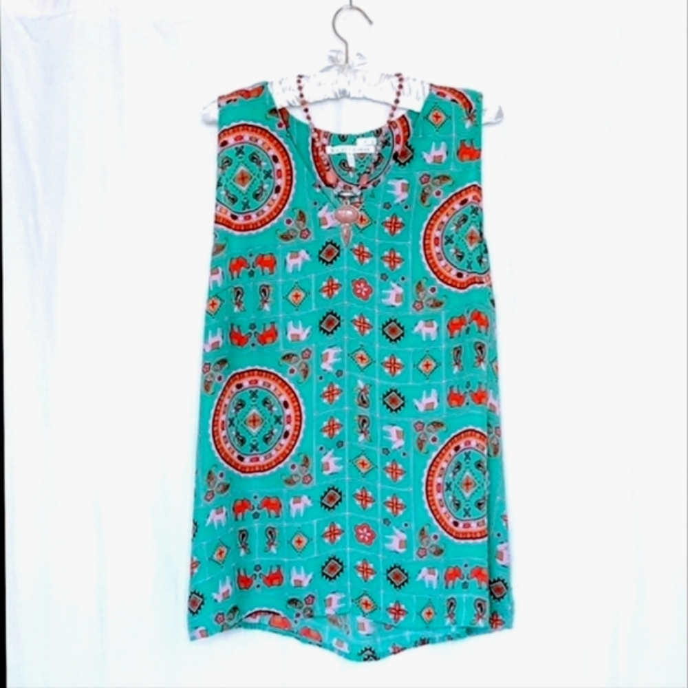 VIOLET + CLAIRE Sleeveless V-Neck Top